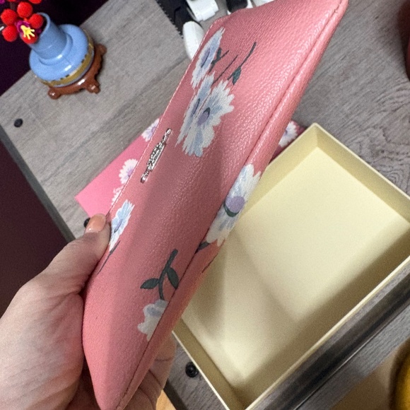 Coach wristlet - Picture 6 of 6